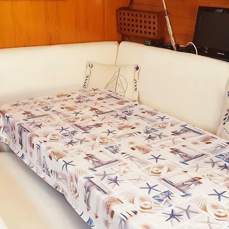Πλωτό κατάλυμα Oceanis 370